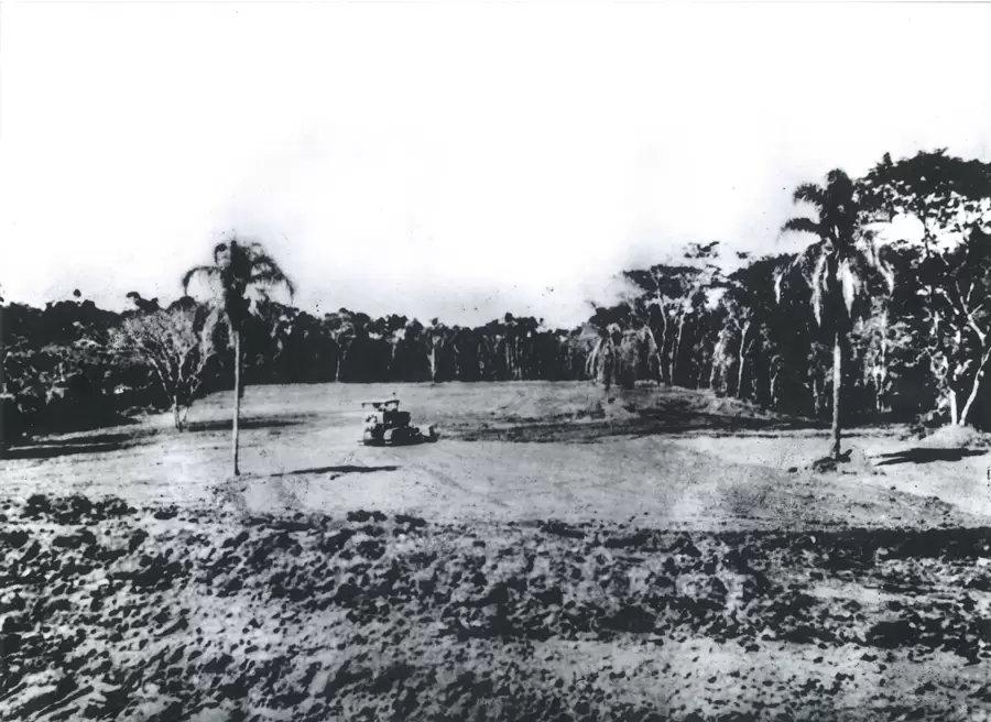 Início de construção do campo de golfe